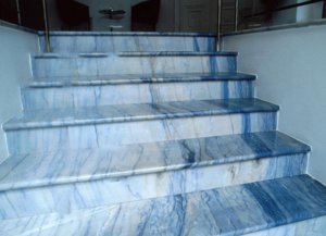 Лестницы из гранита Азул Макаубас (Azul Macaubas)